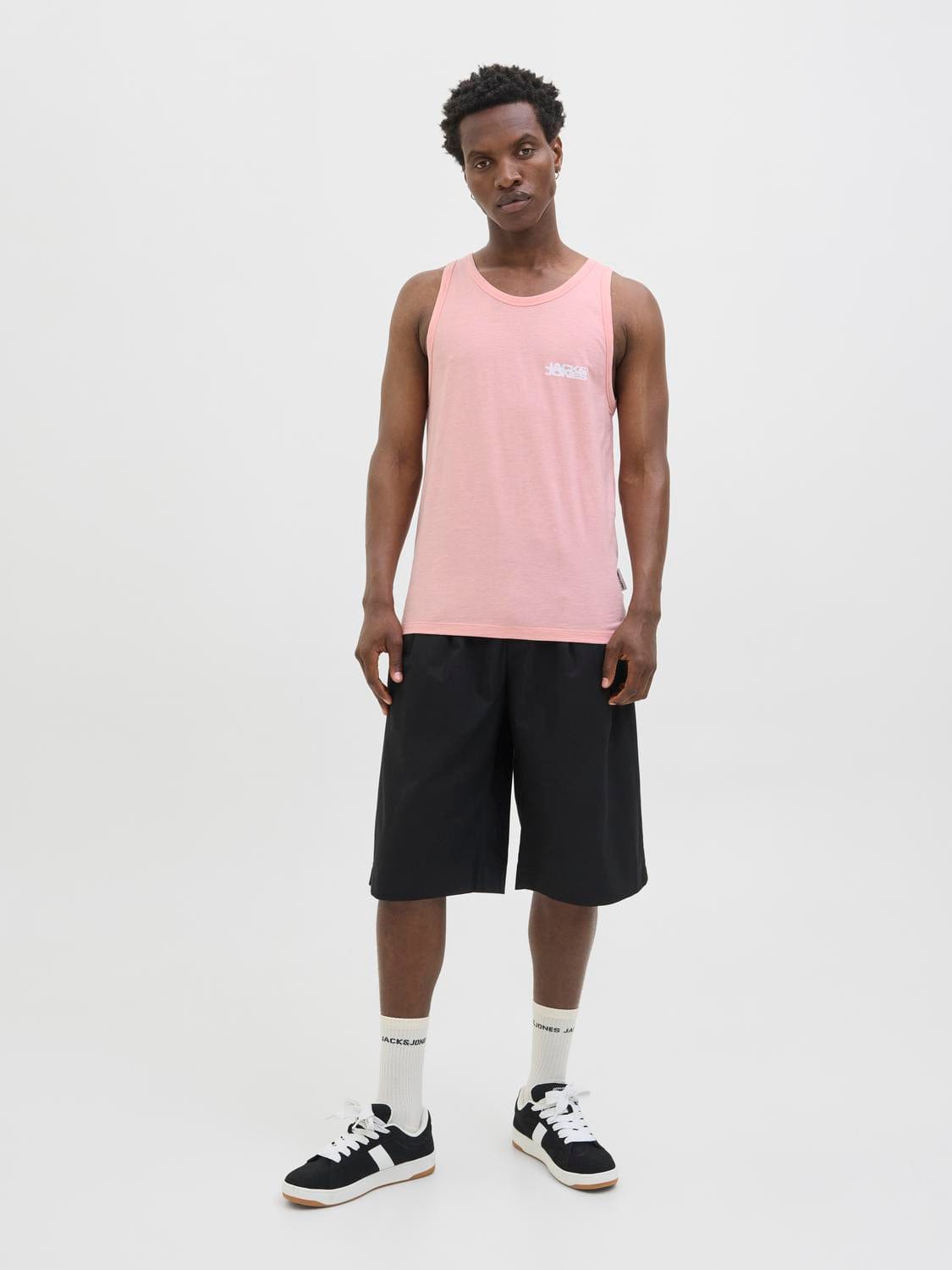model_shot-front_full