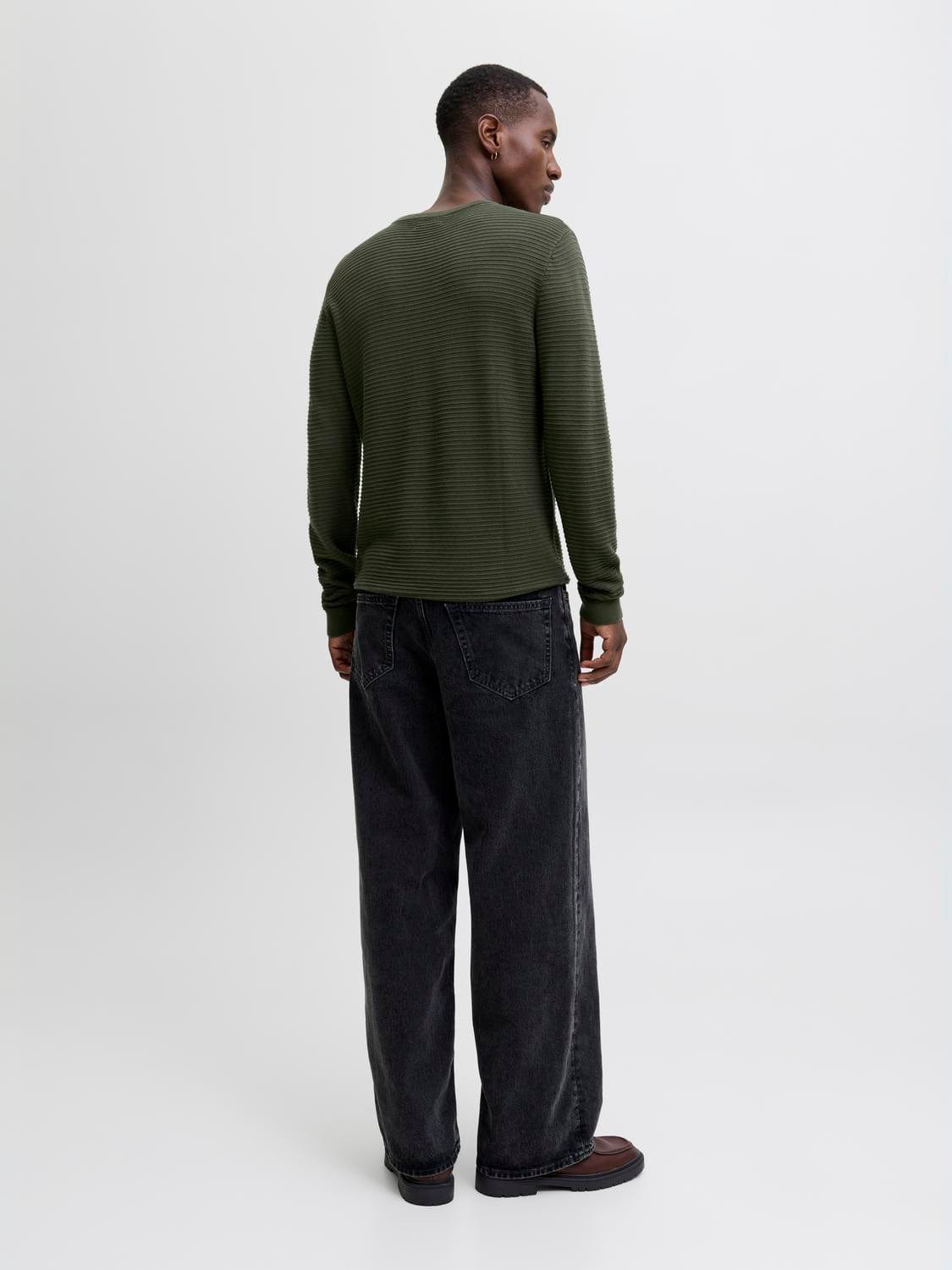 model_shot-back