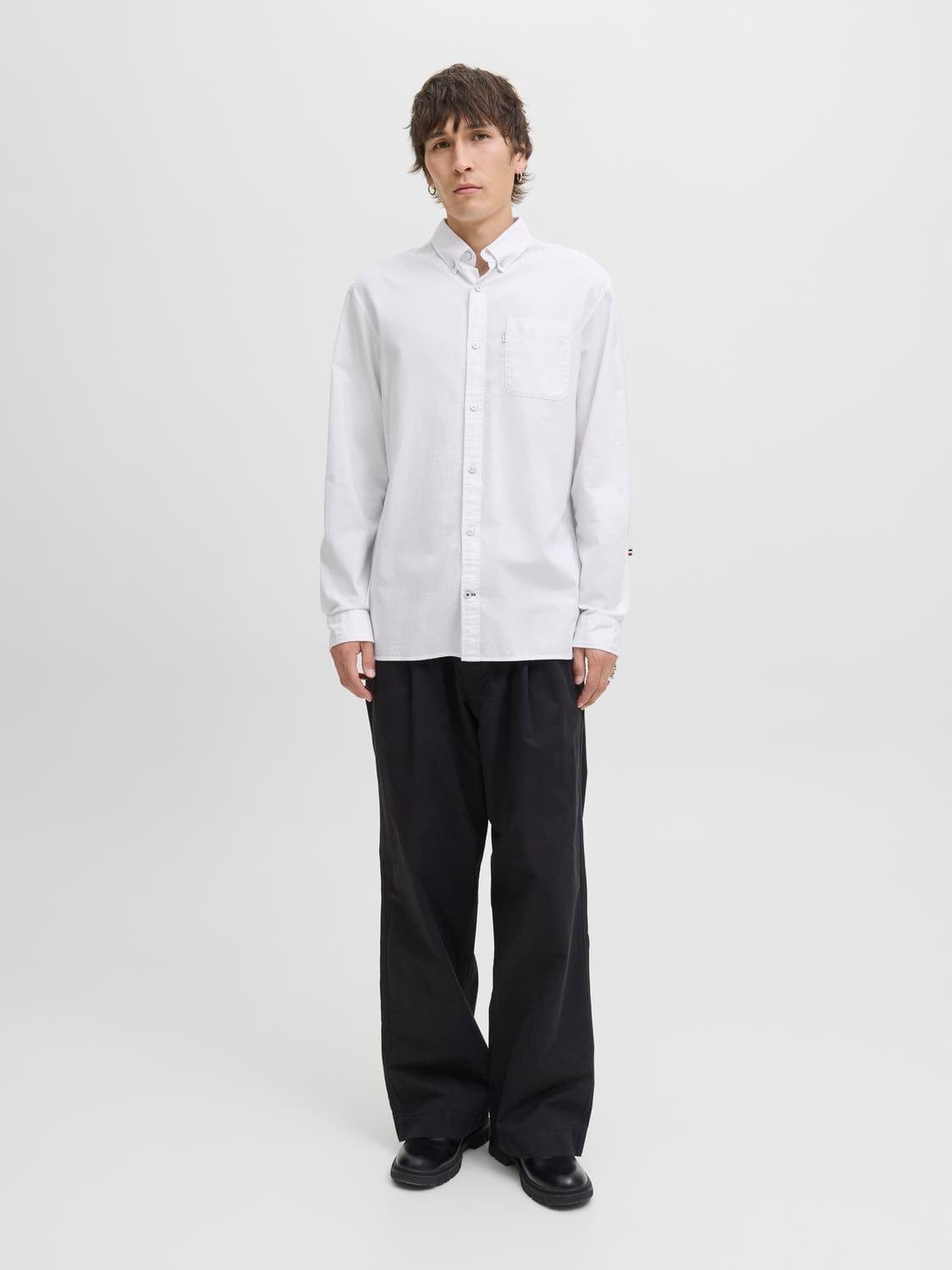 model_shot-front_full