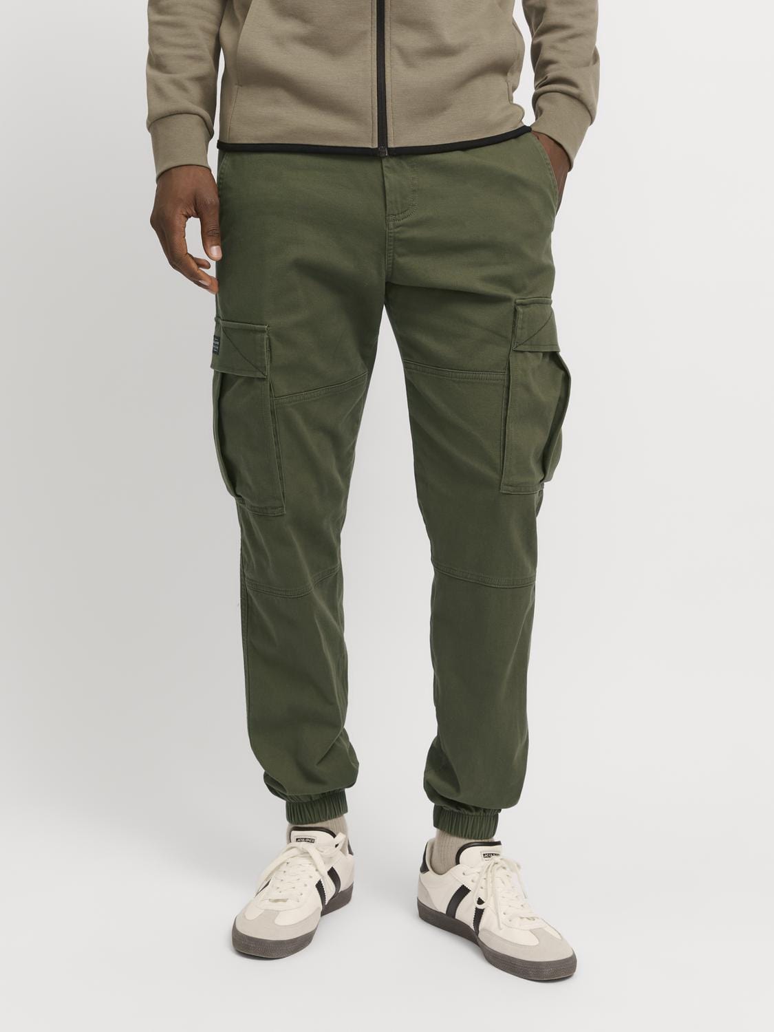 model_shot-front