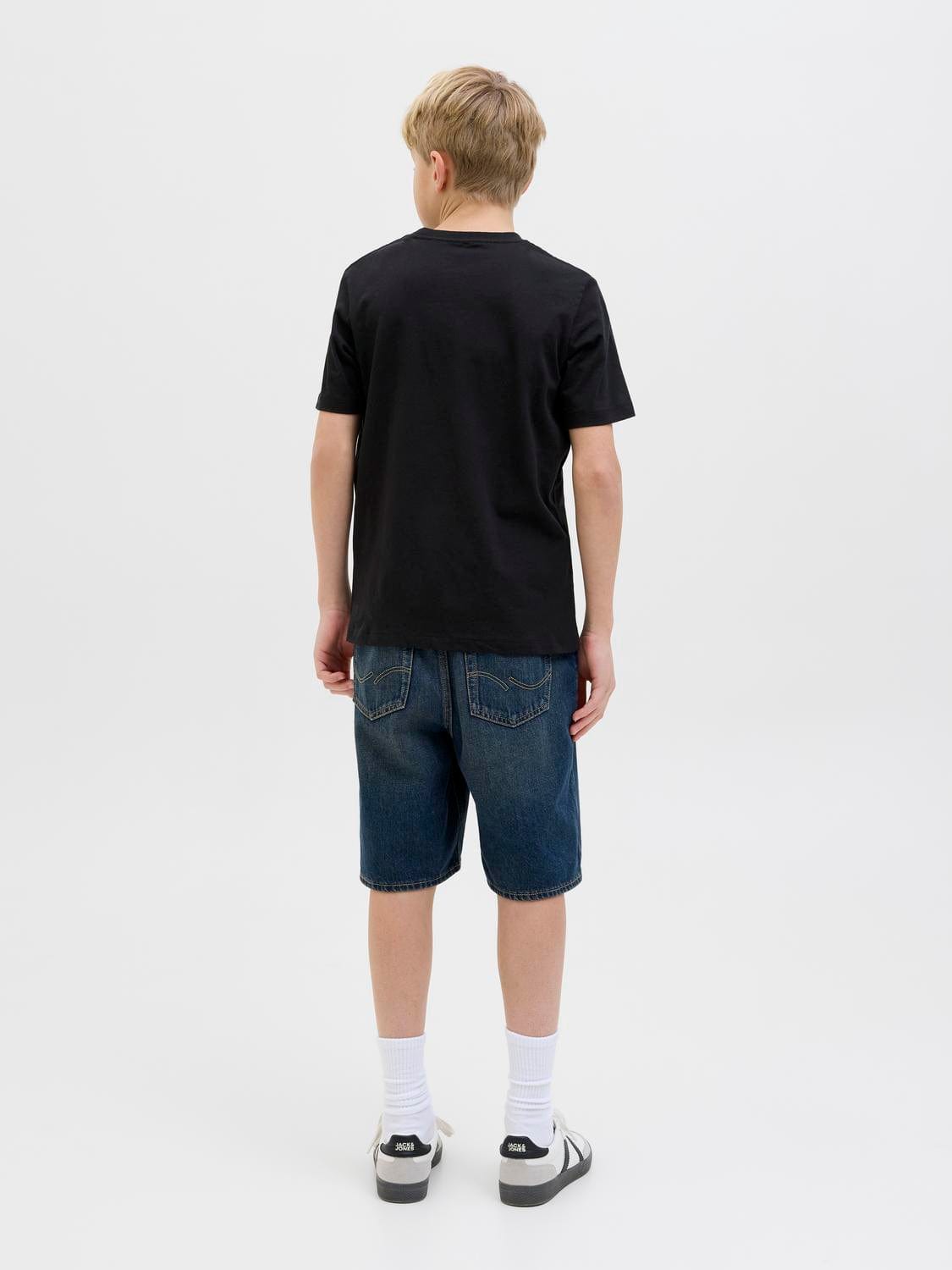 model_shot-back