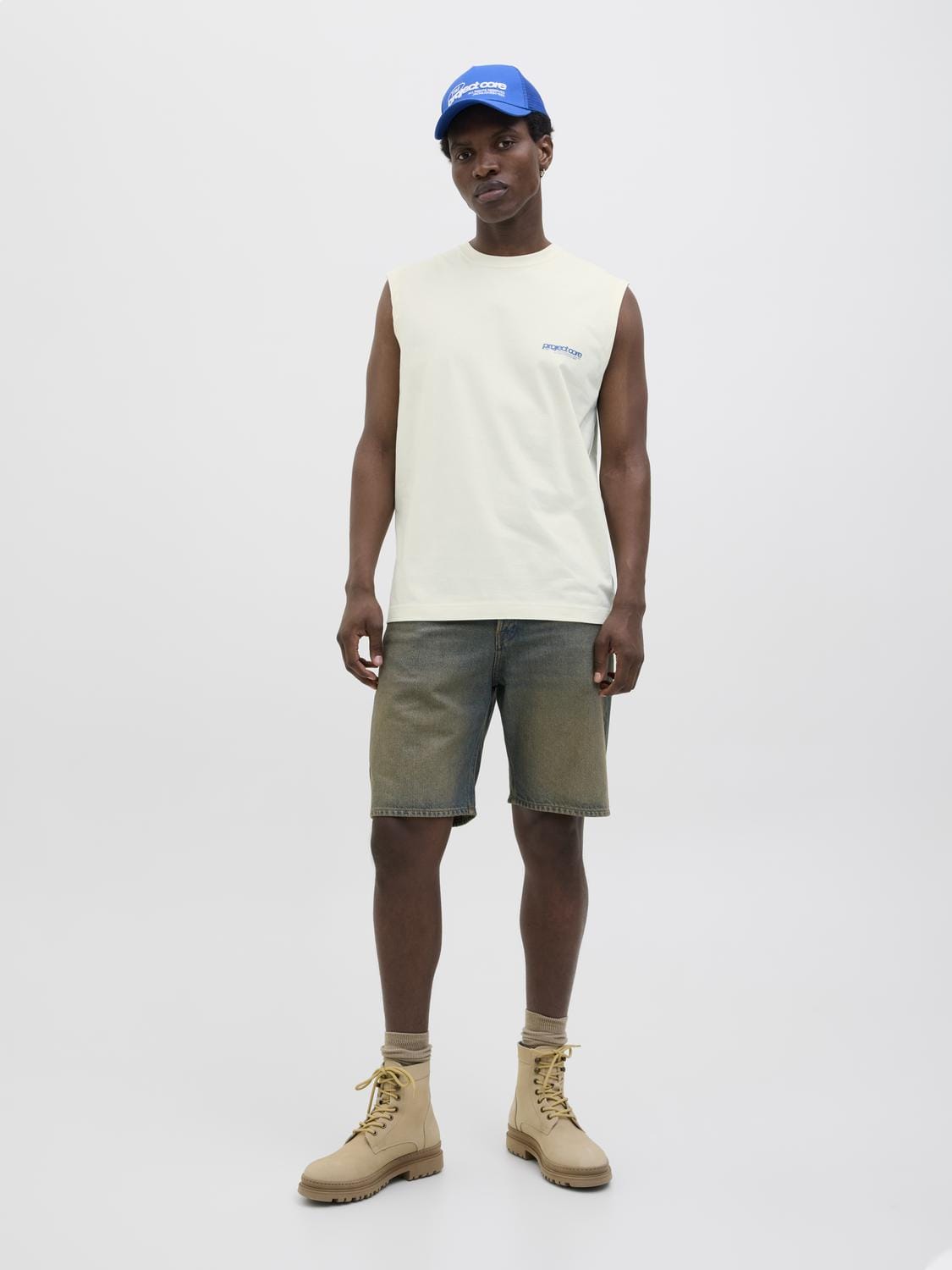 model_shot-front_full