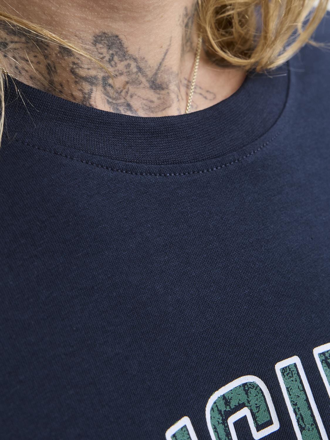 model_shot-detail