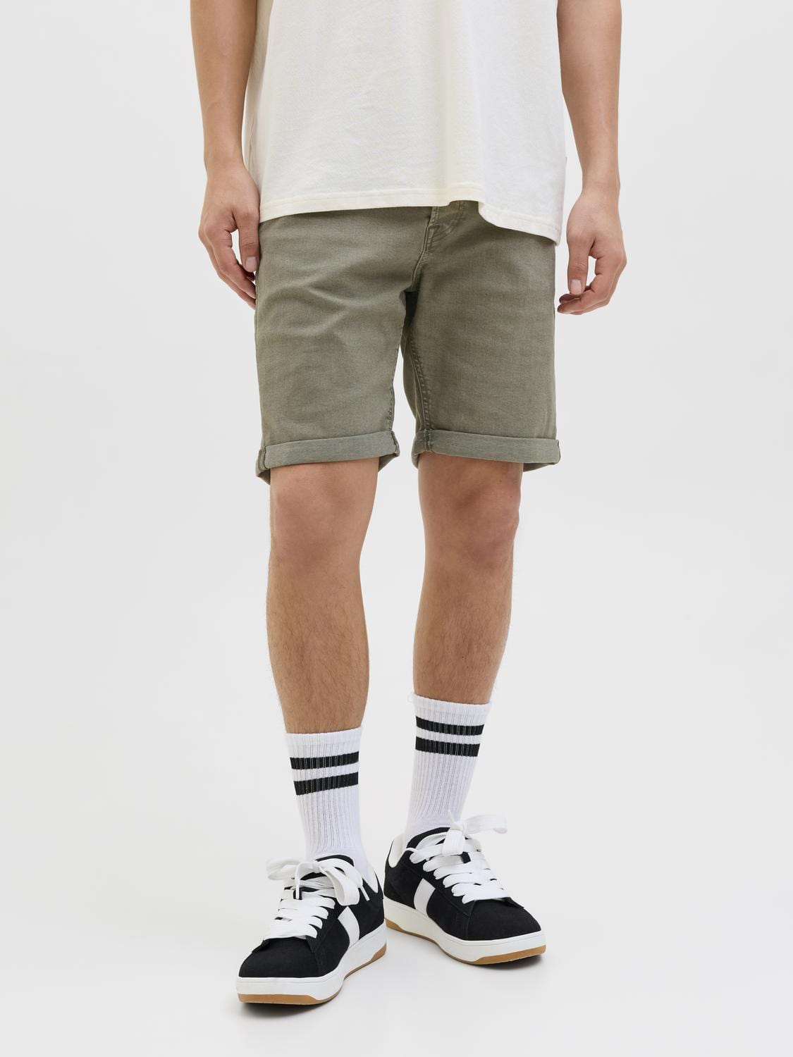 model_shot-front