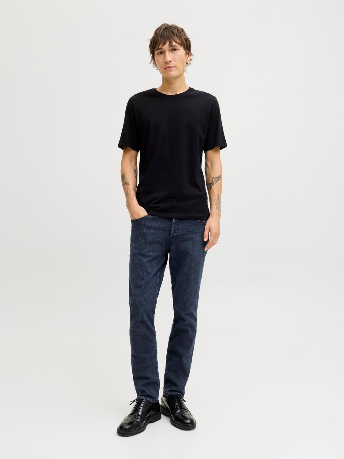 model_shot-front_full