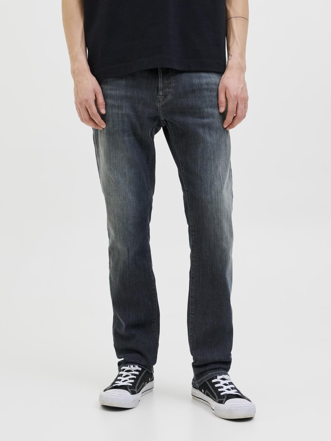 model_shot-front