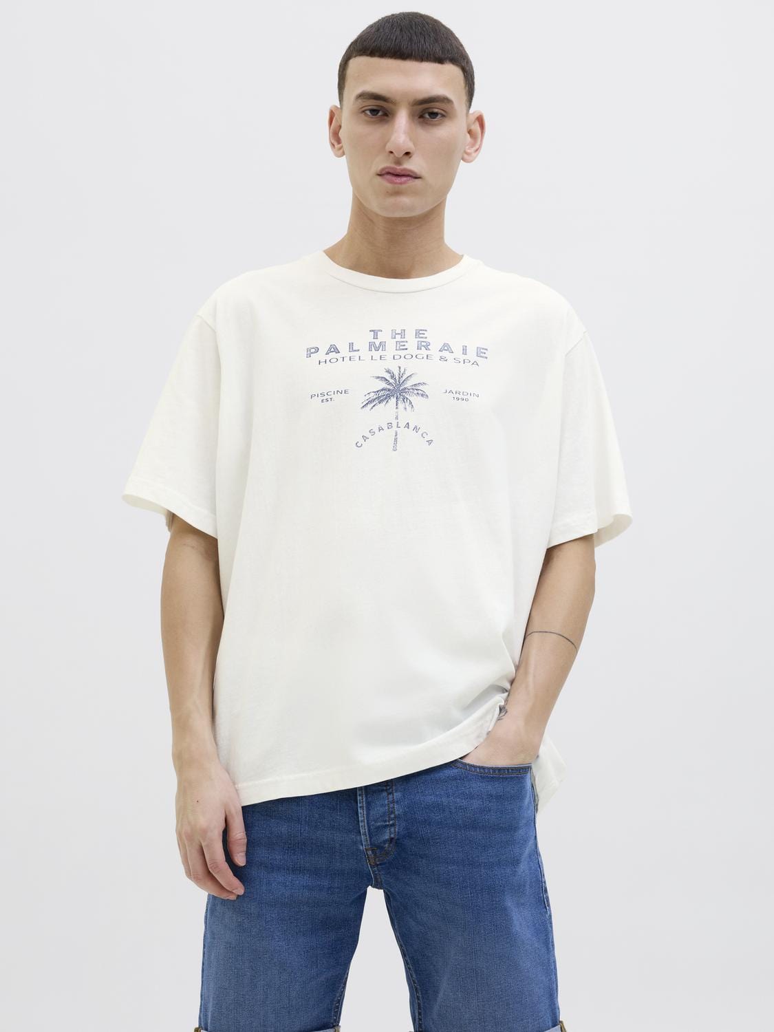 model_shot-front