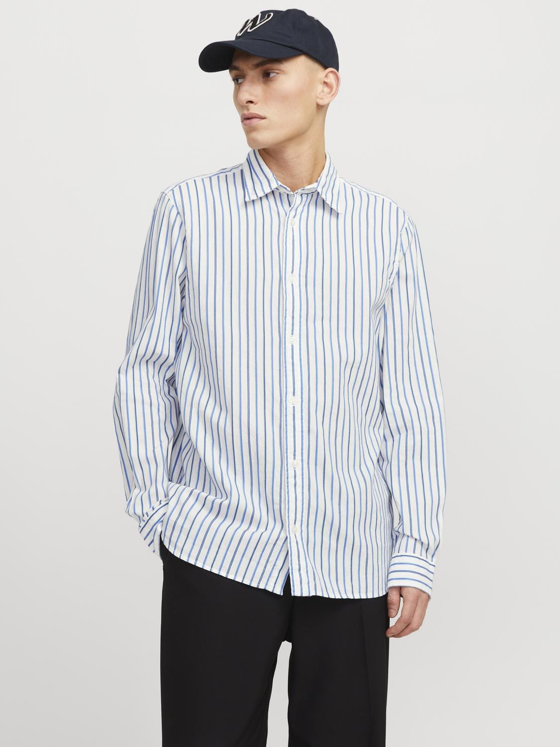 model_shot-front