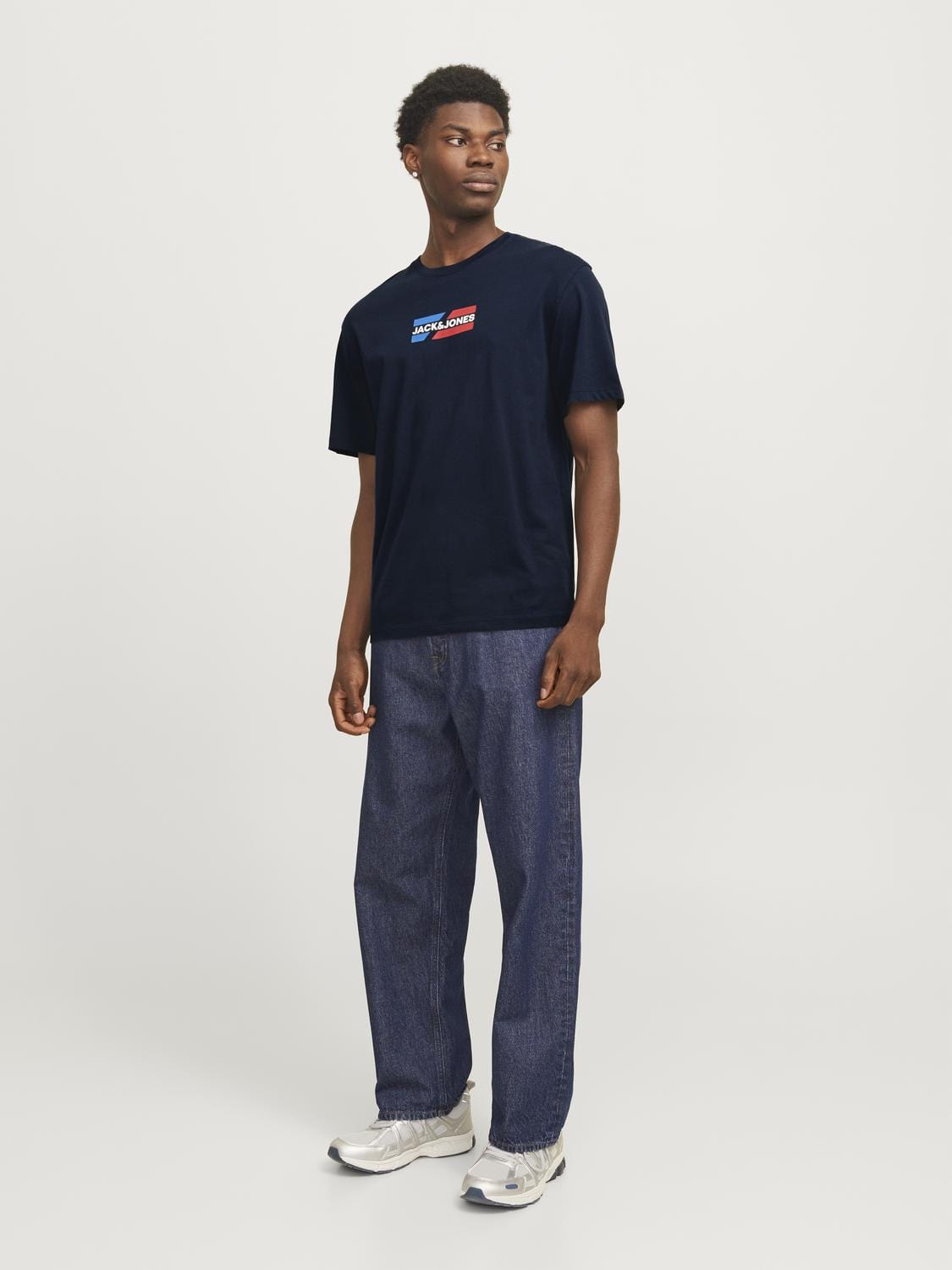 model_shot-front_full