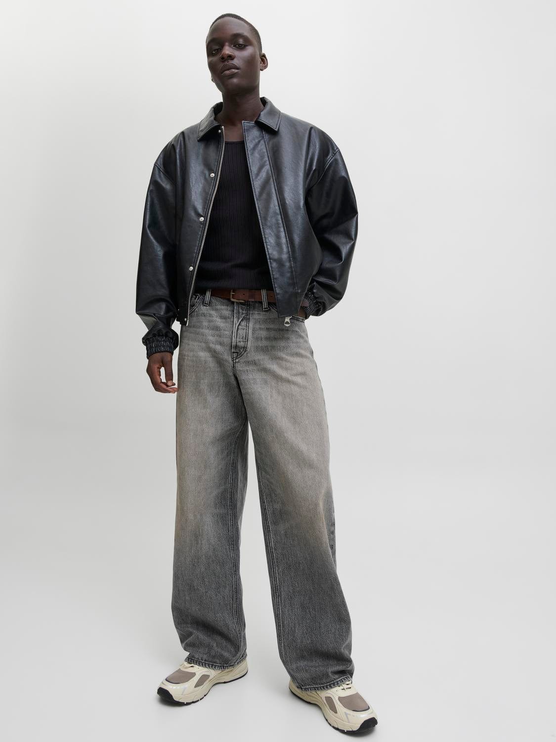 model_shot-creative