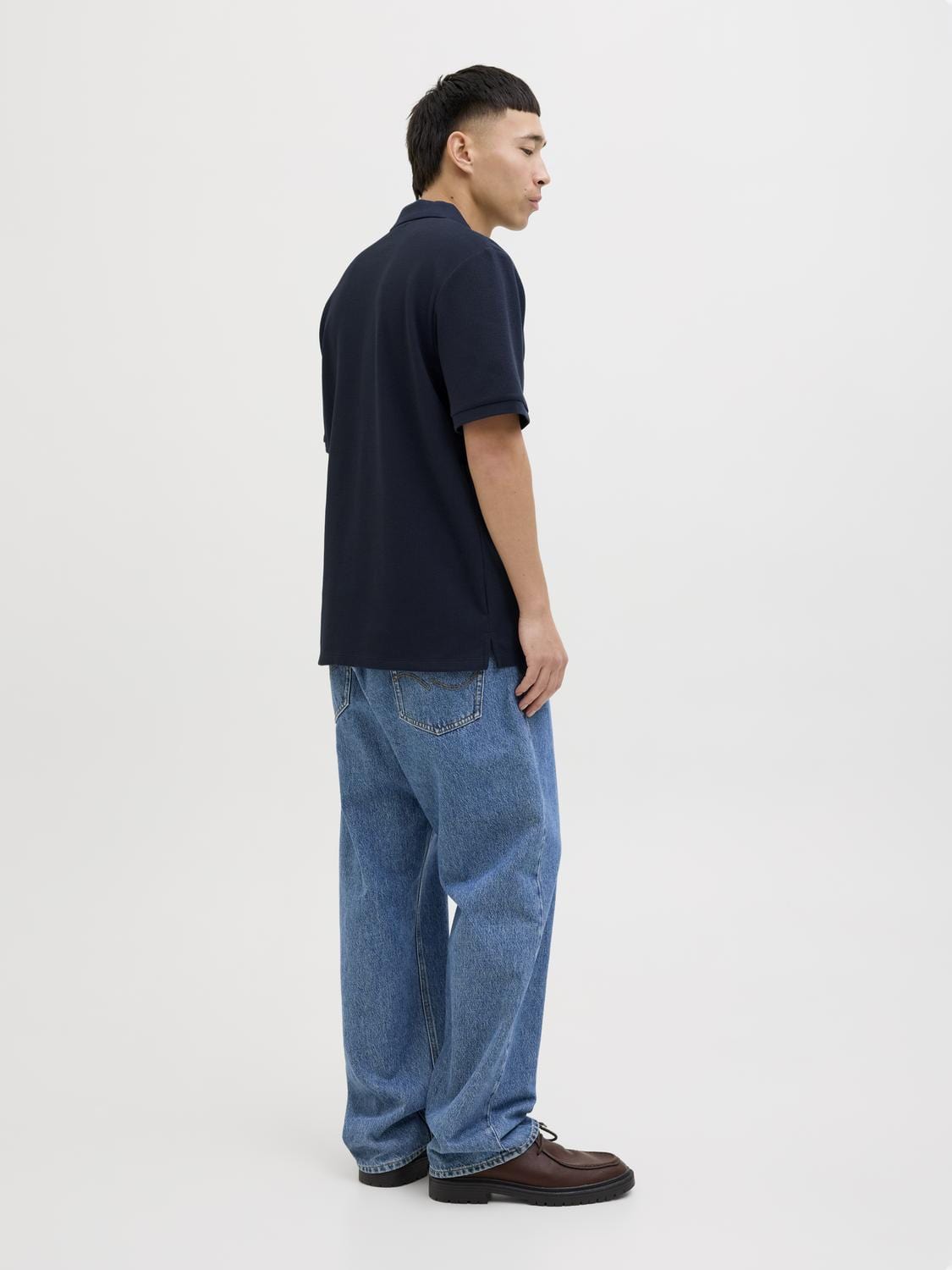 model_shot-back