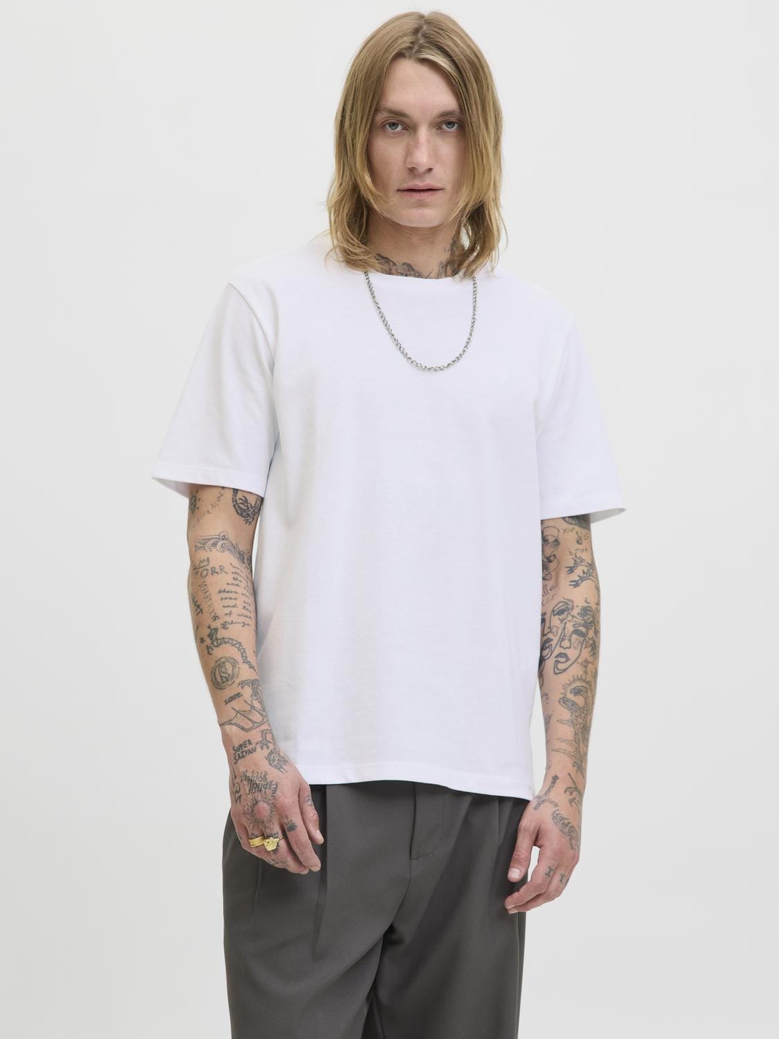 model_shot-front