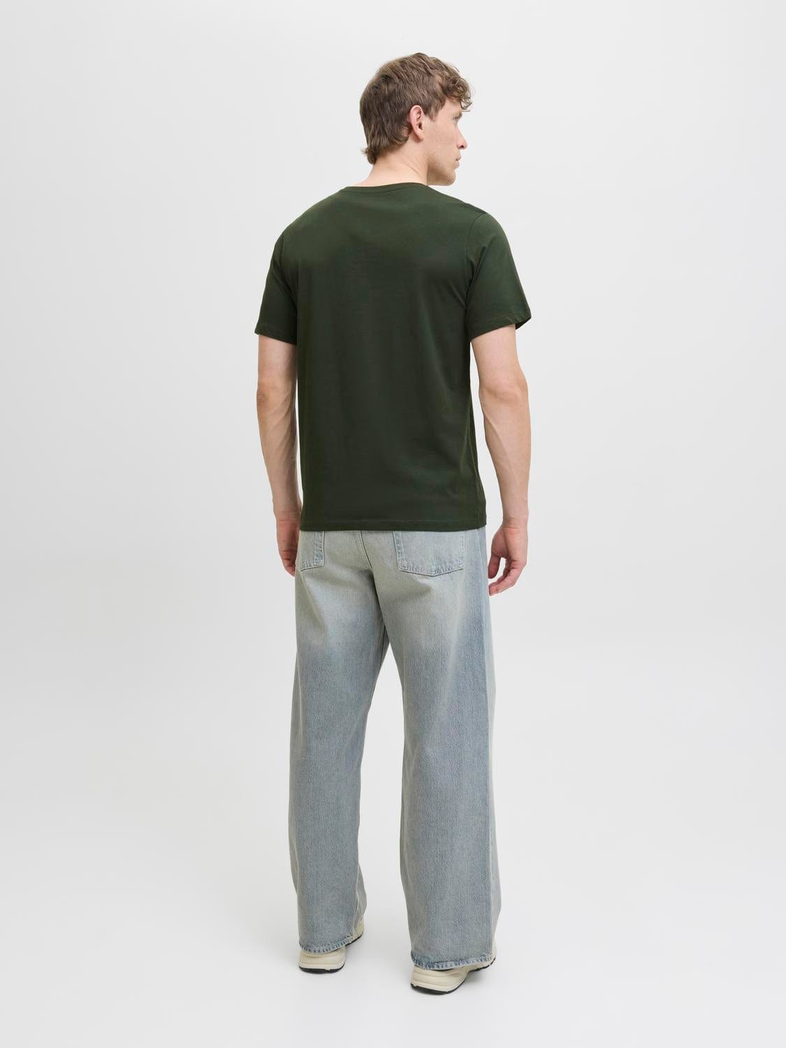 model_shot-back