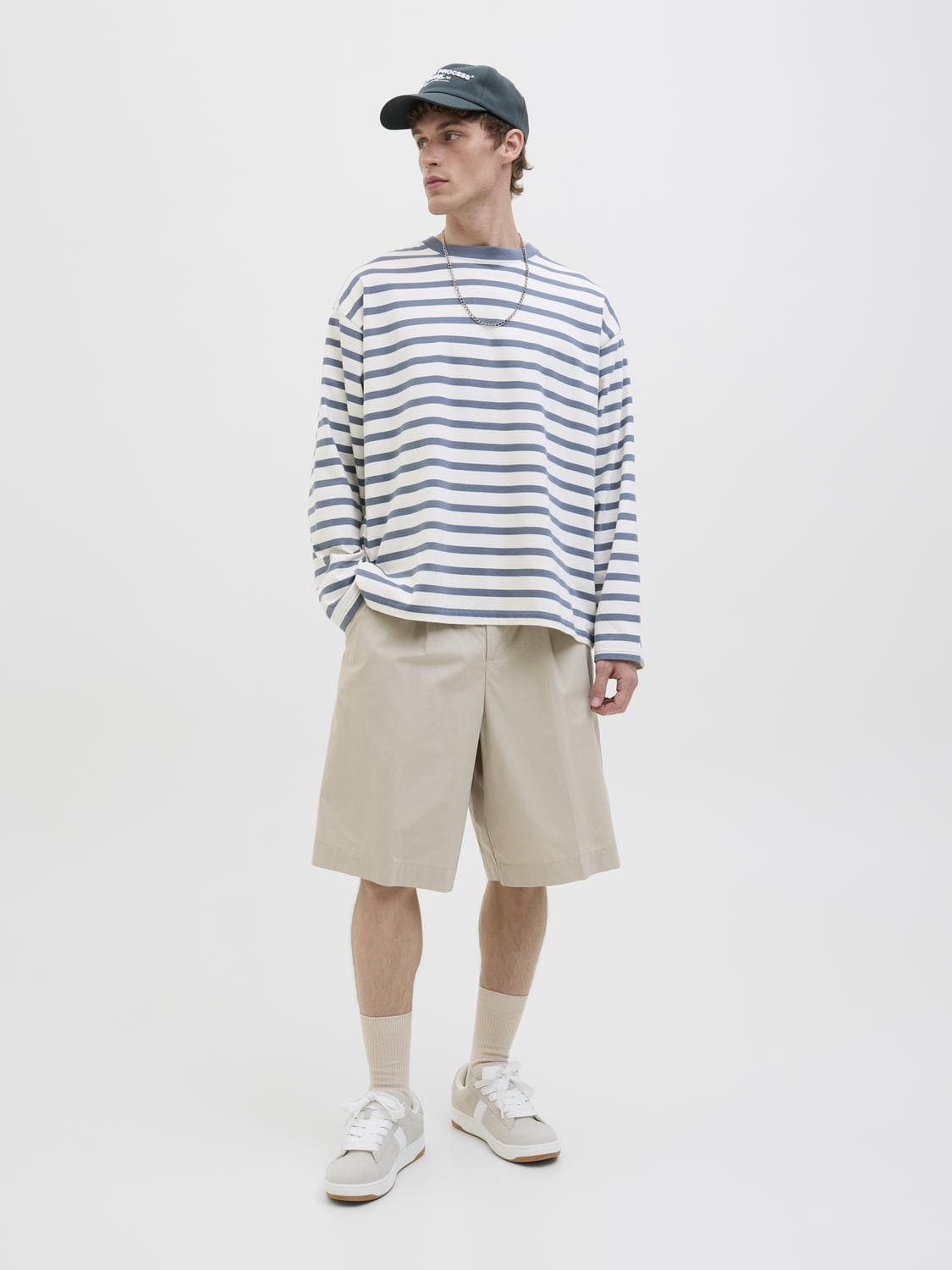 model_shot-front_full
