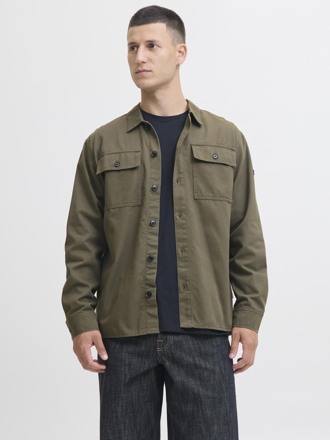 model_shot-front
