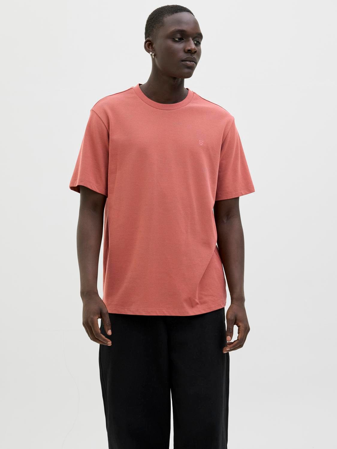 model_shot-front