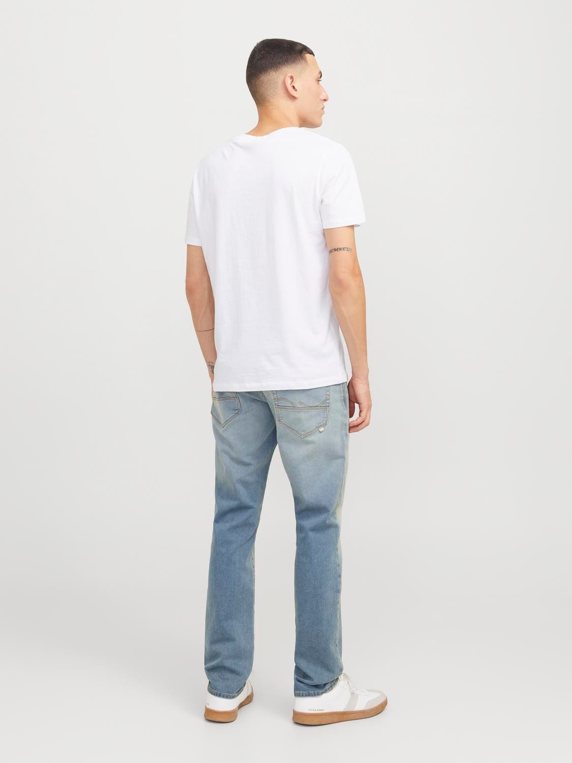 model_shot-back