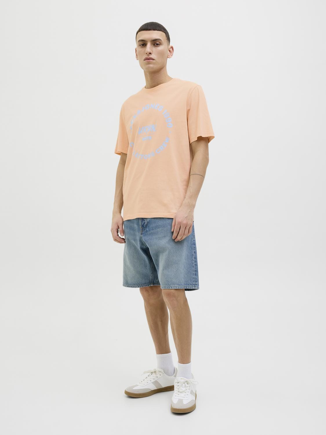 model_shot-front_full