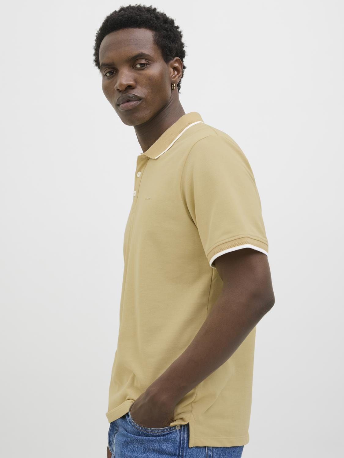 model_shot-creative