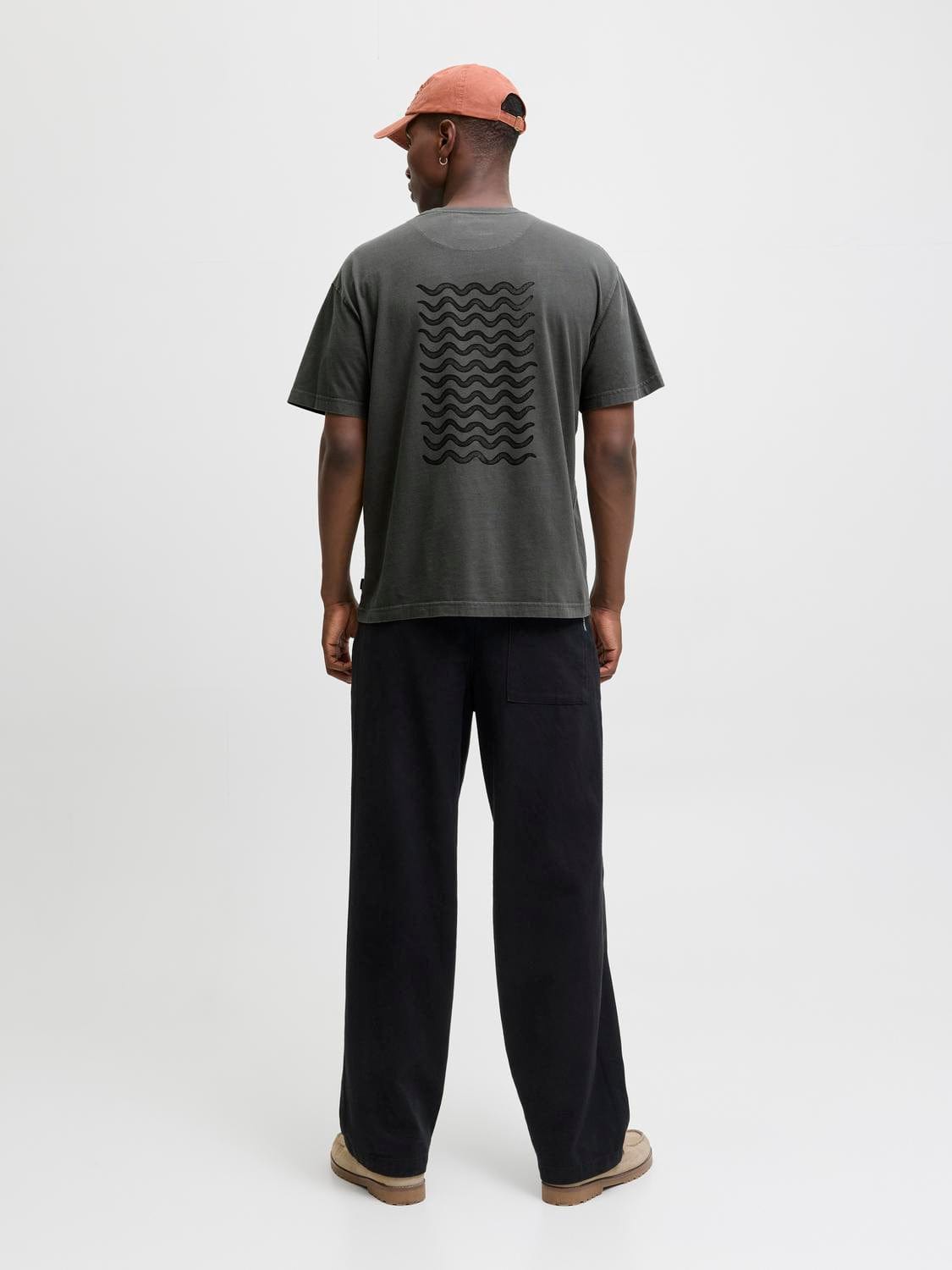 model_shot-back