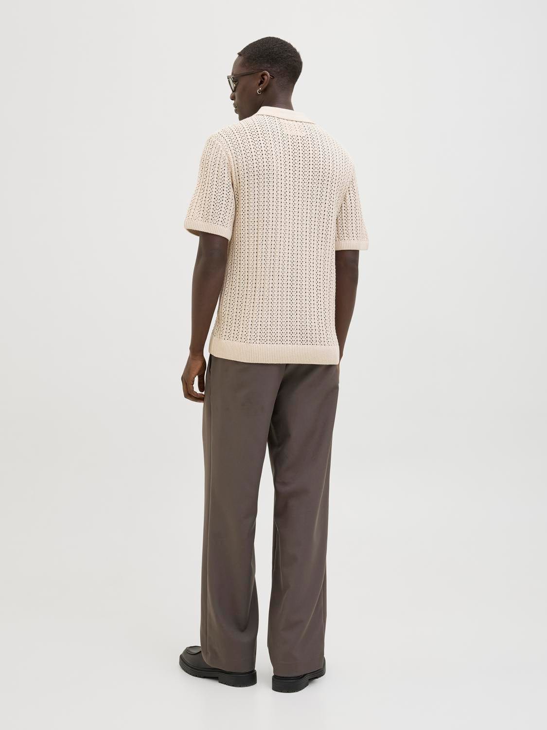 model_shot-back