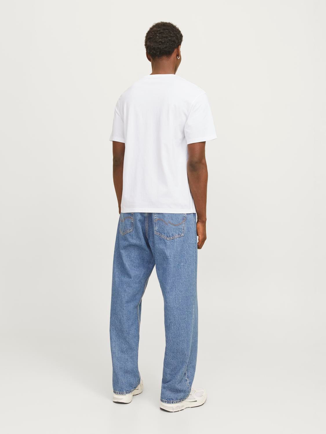 model_shot-back