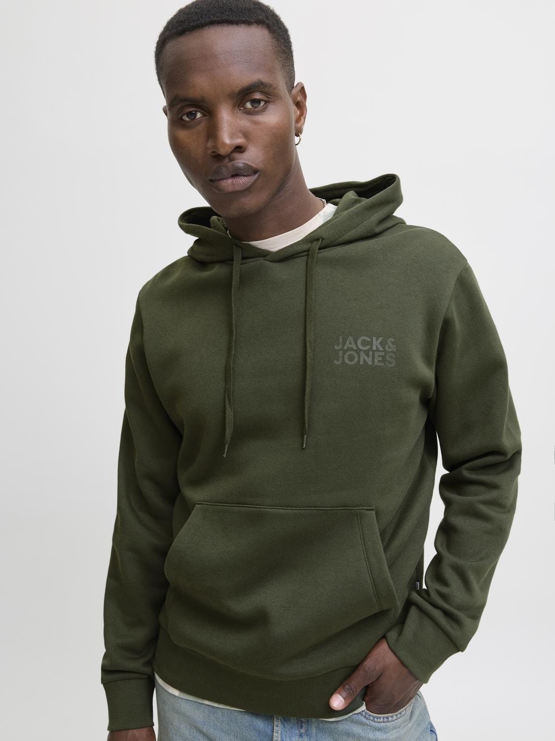 model_shot-creative