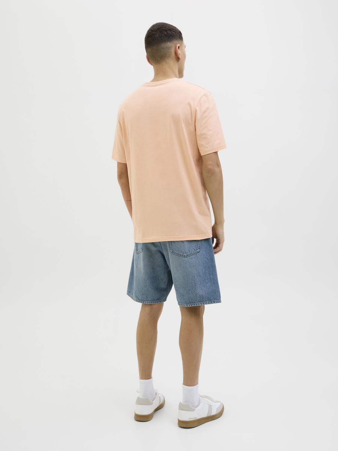 model_shot-back