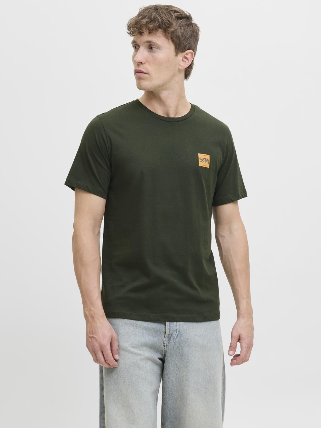 model_shot-front