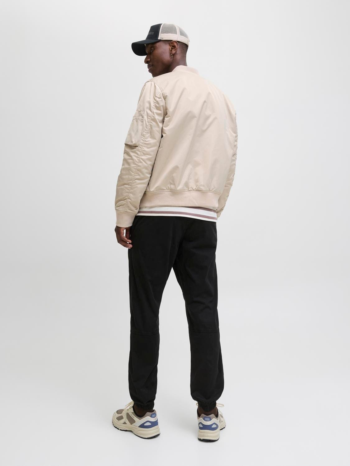 model_shot-back