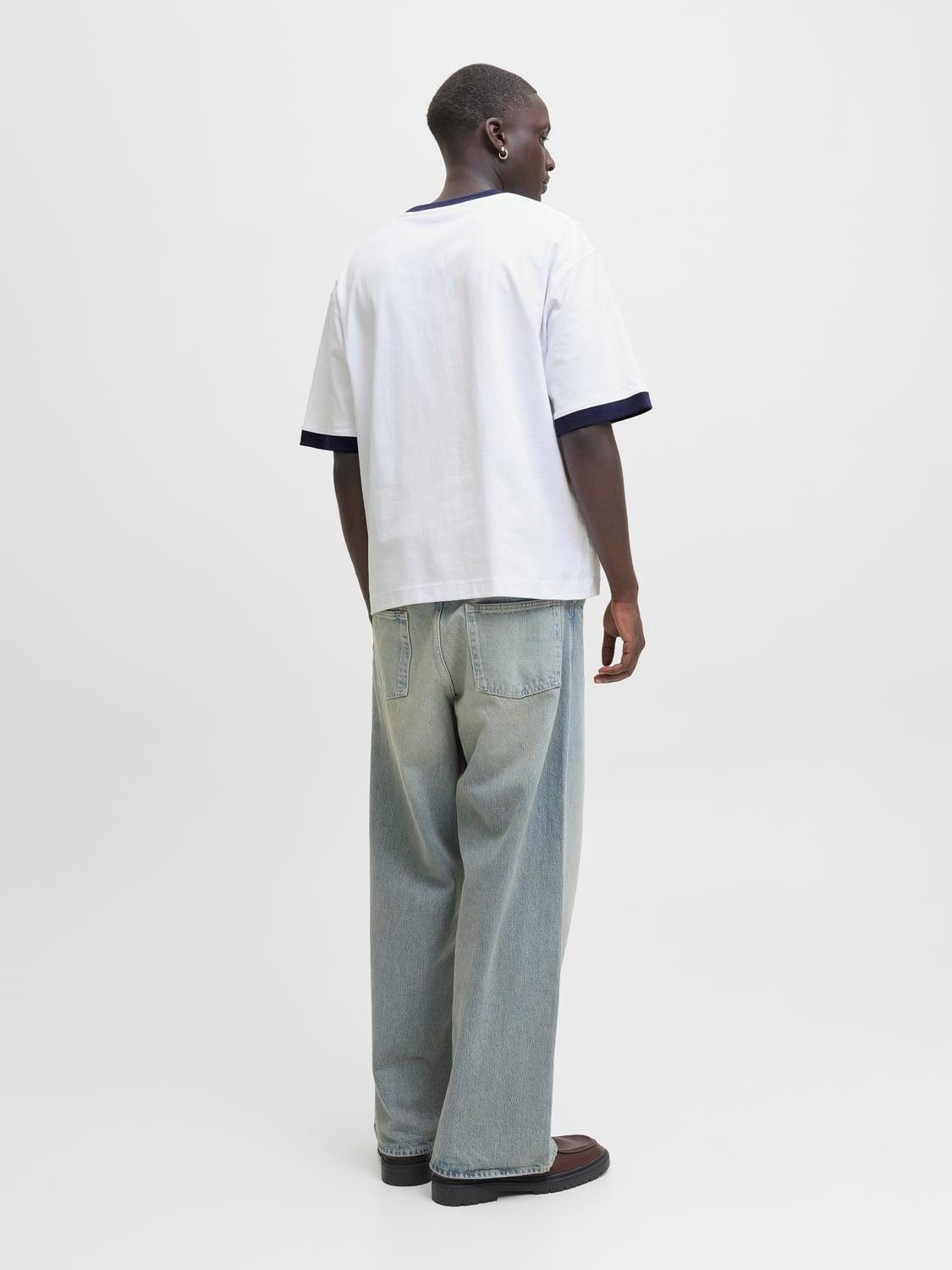 model_shot-back