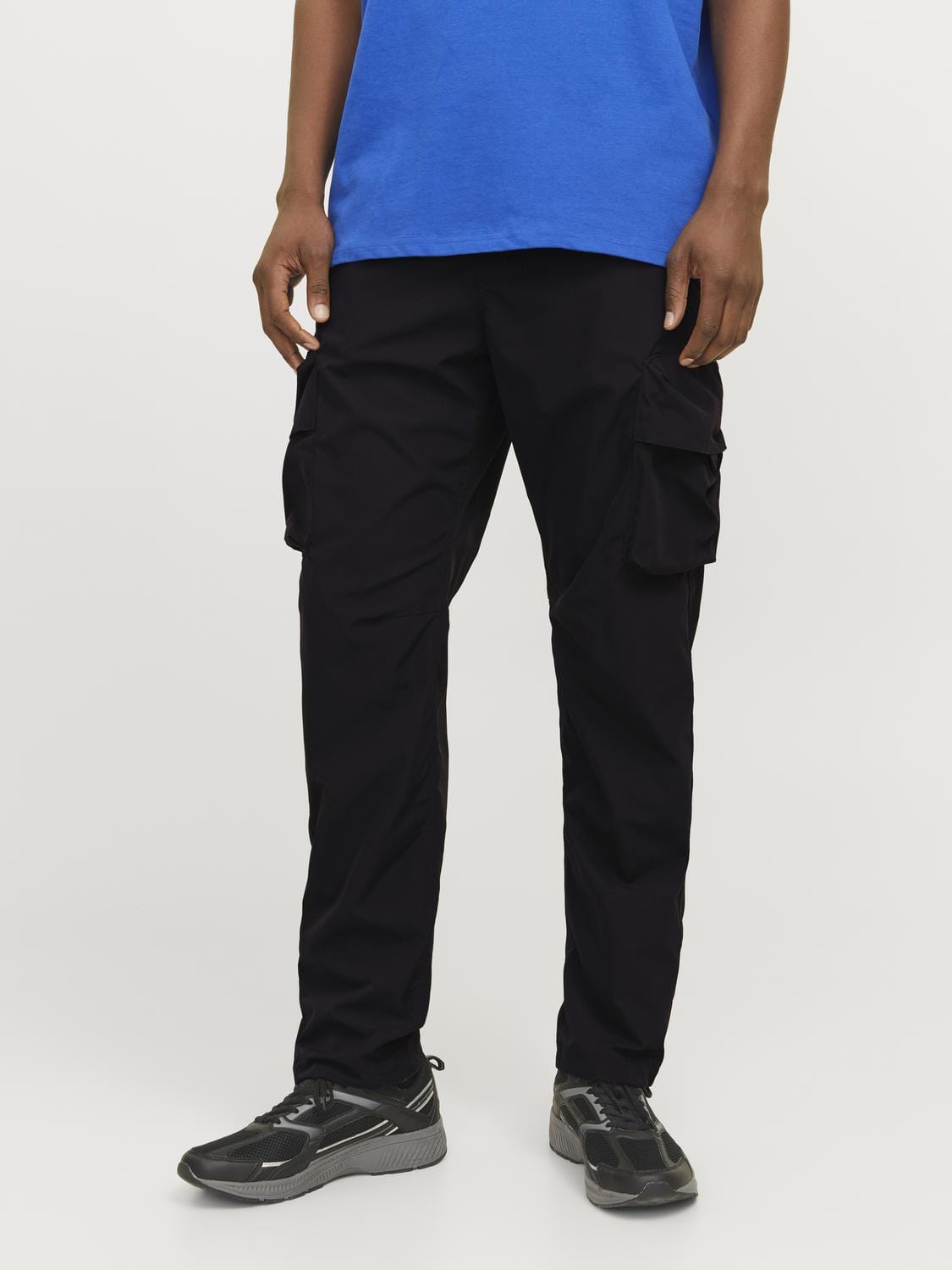 model_shot-front