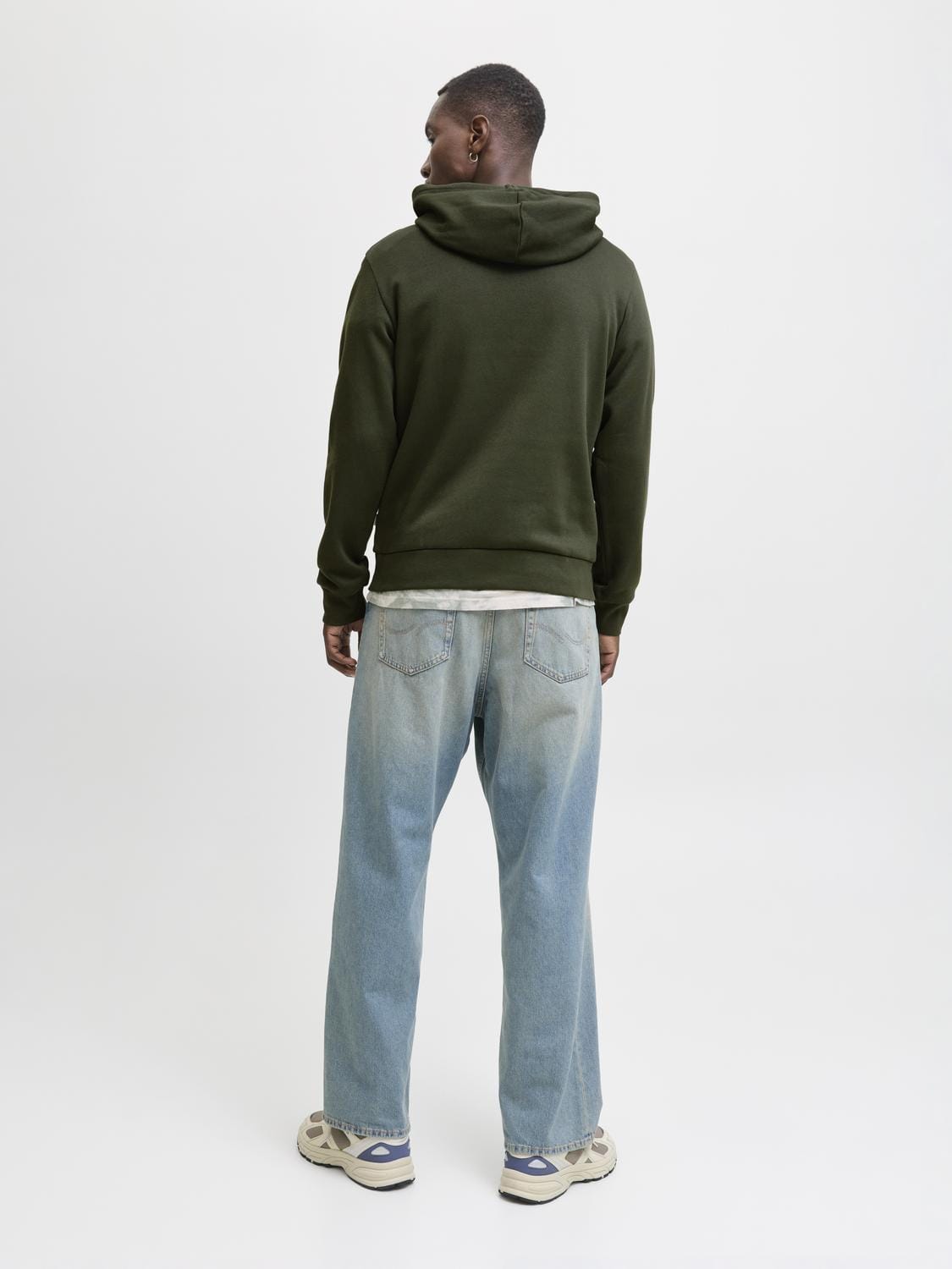 model_shot-back