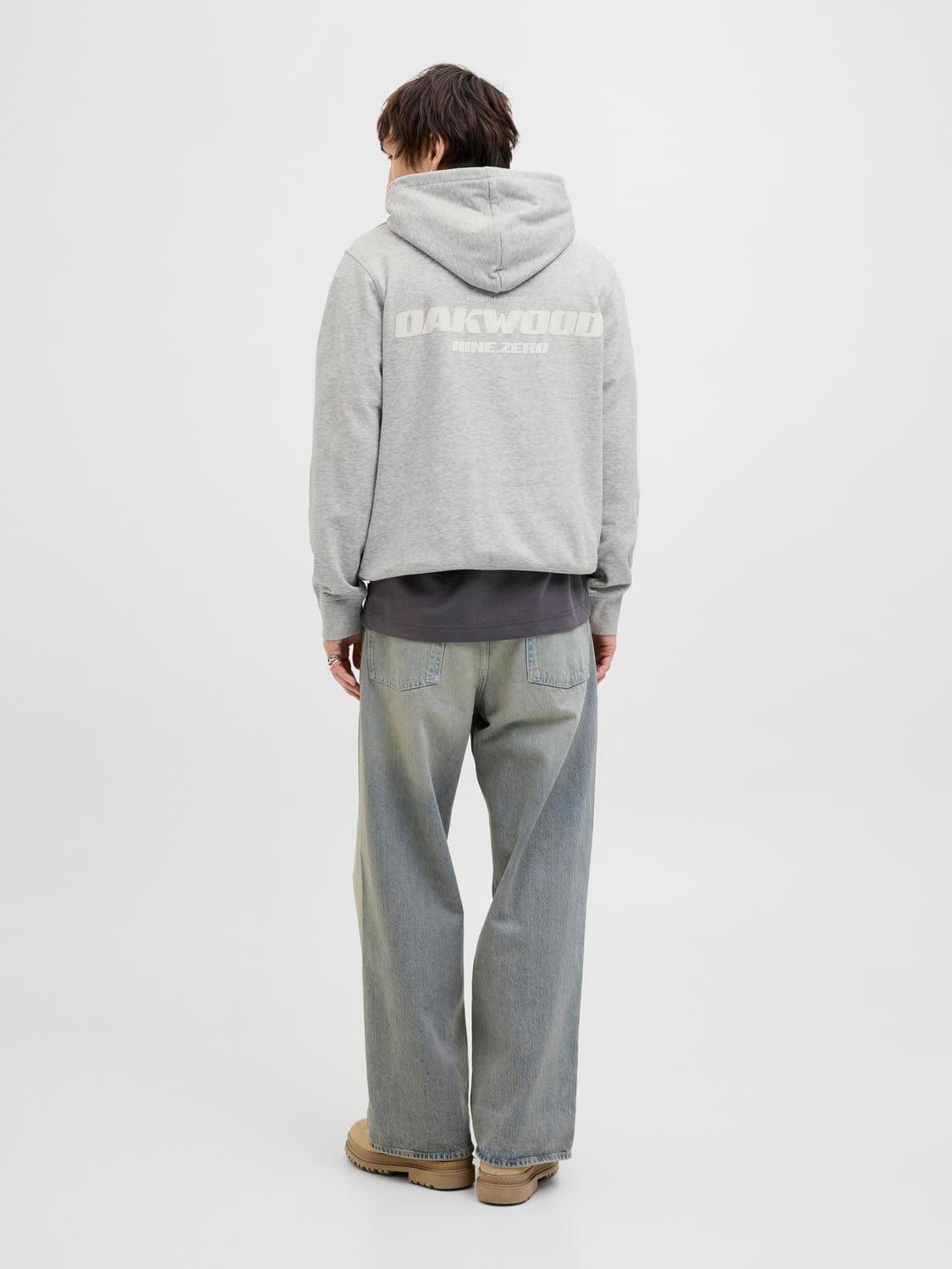model_shot-back