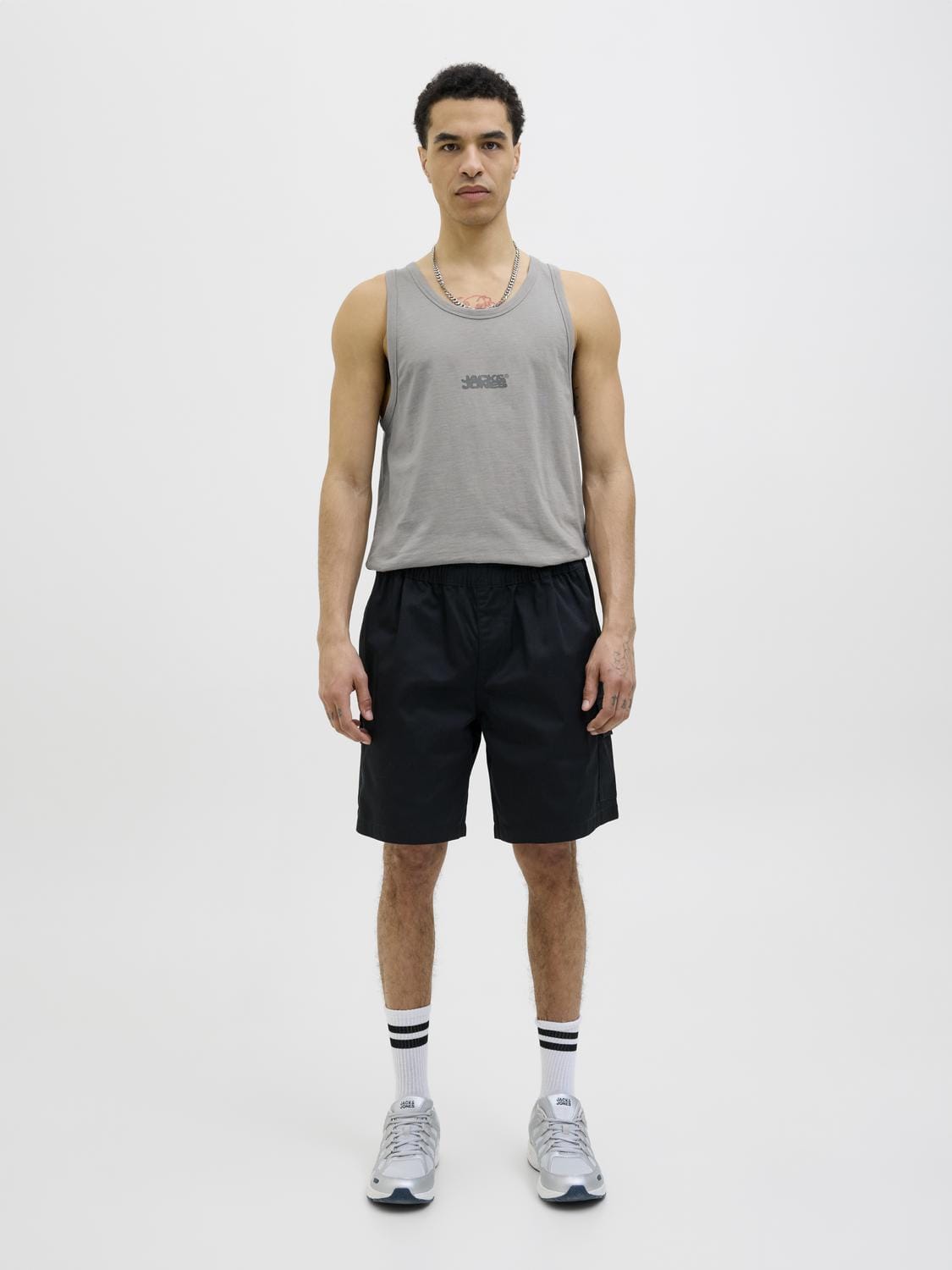 model_shot-front_full