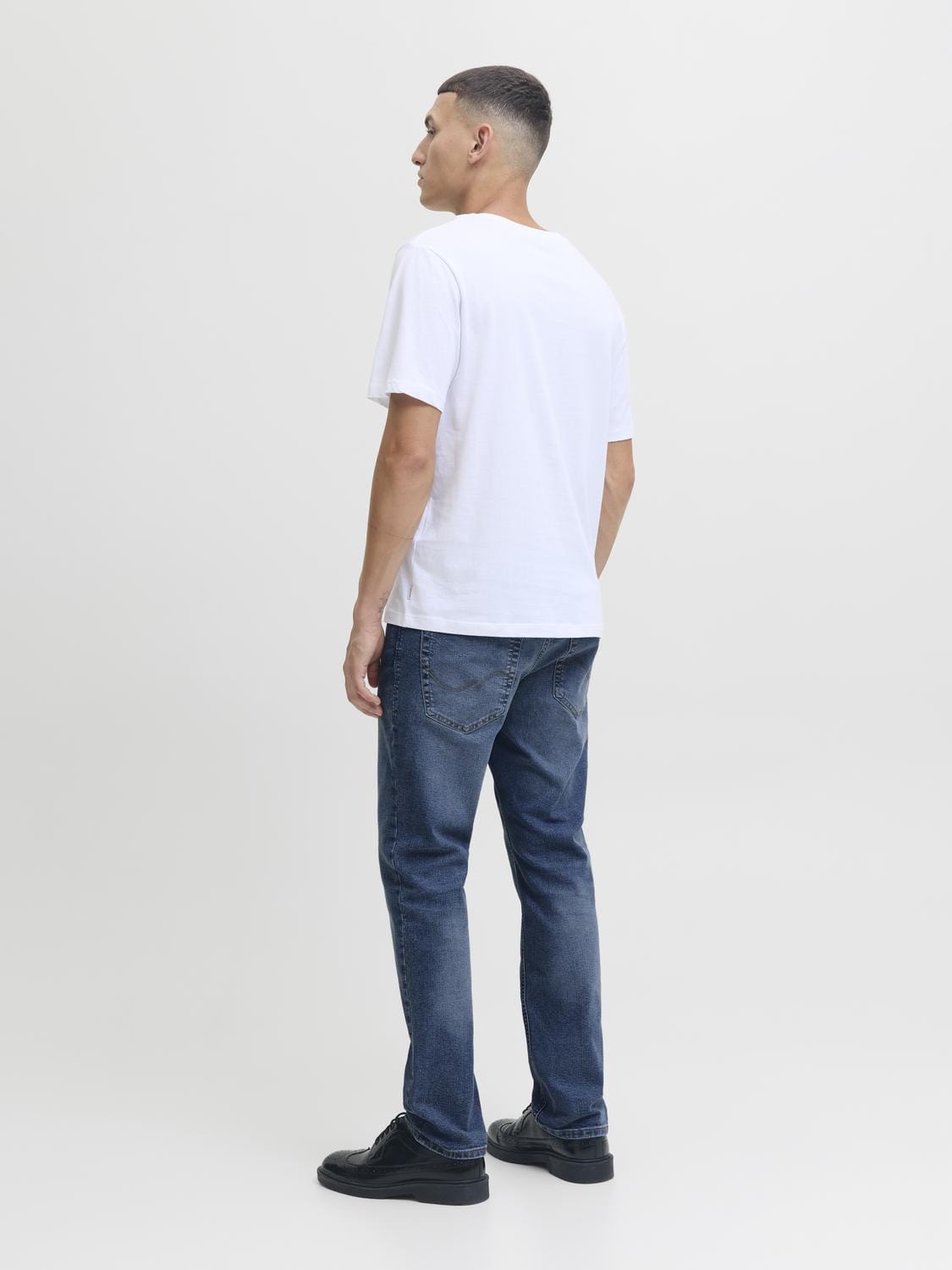 model_shot-back