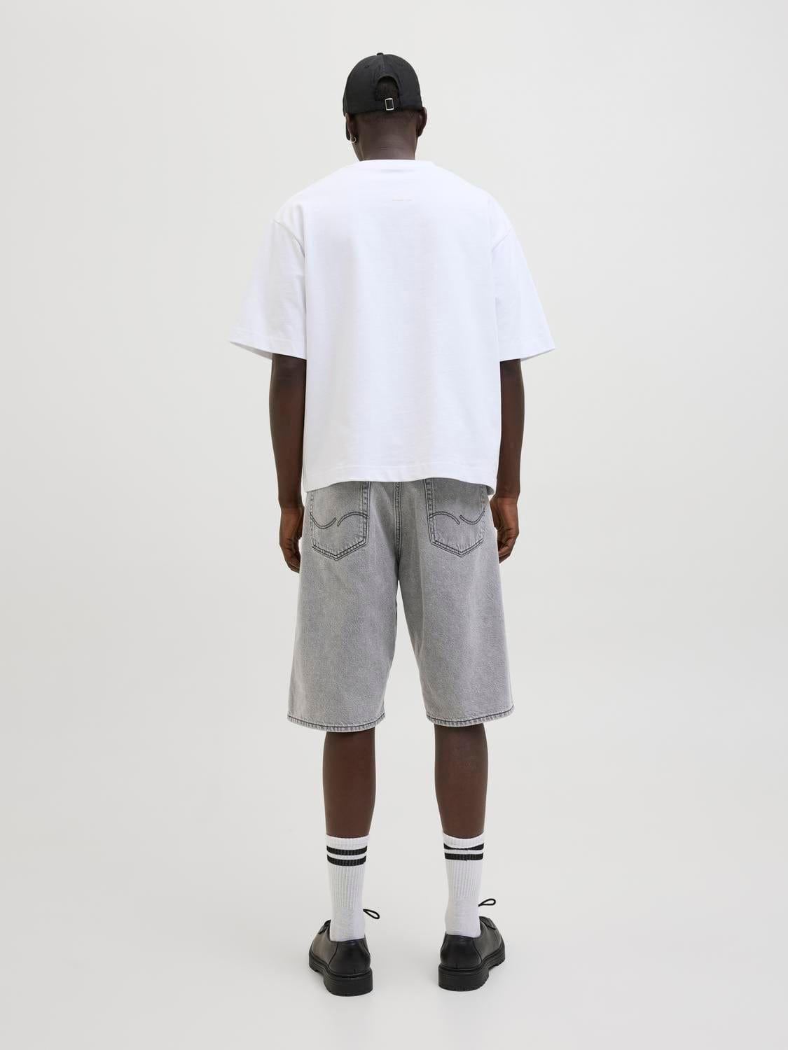 model_shot-back