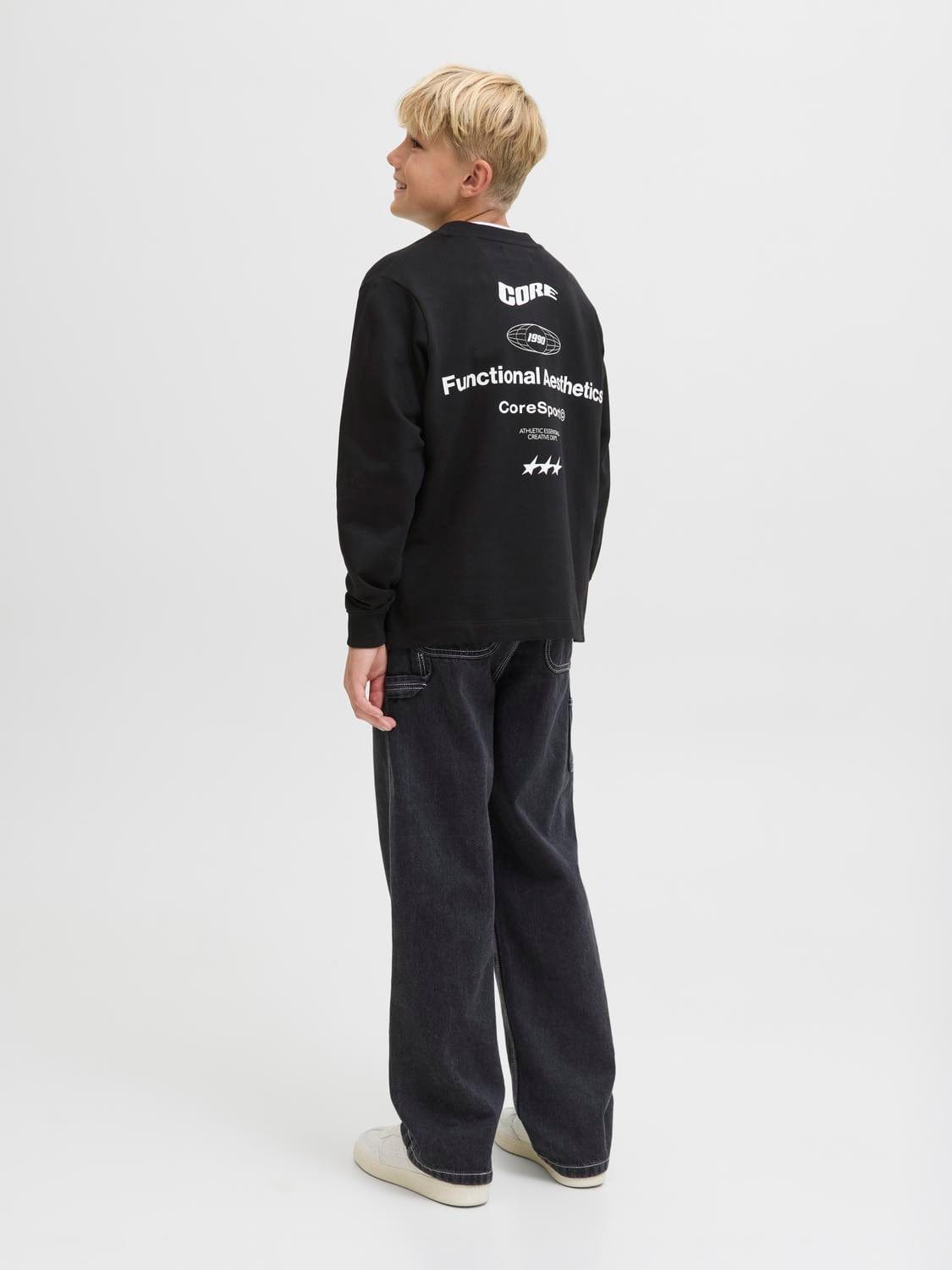 model_shot-back