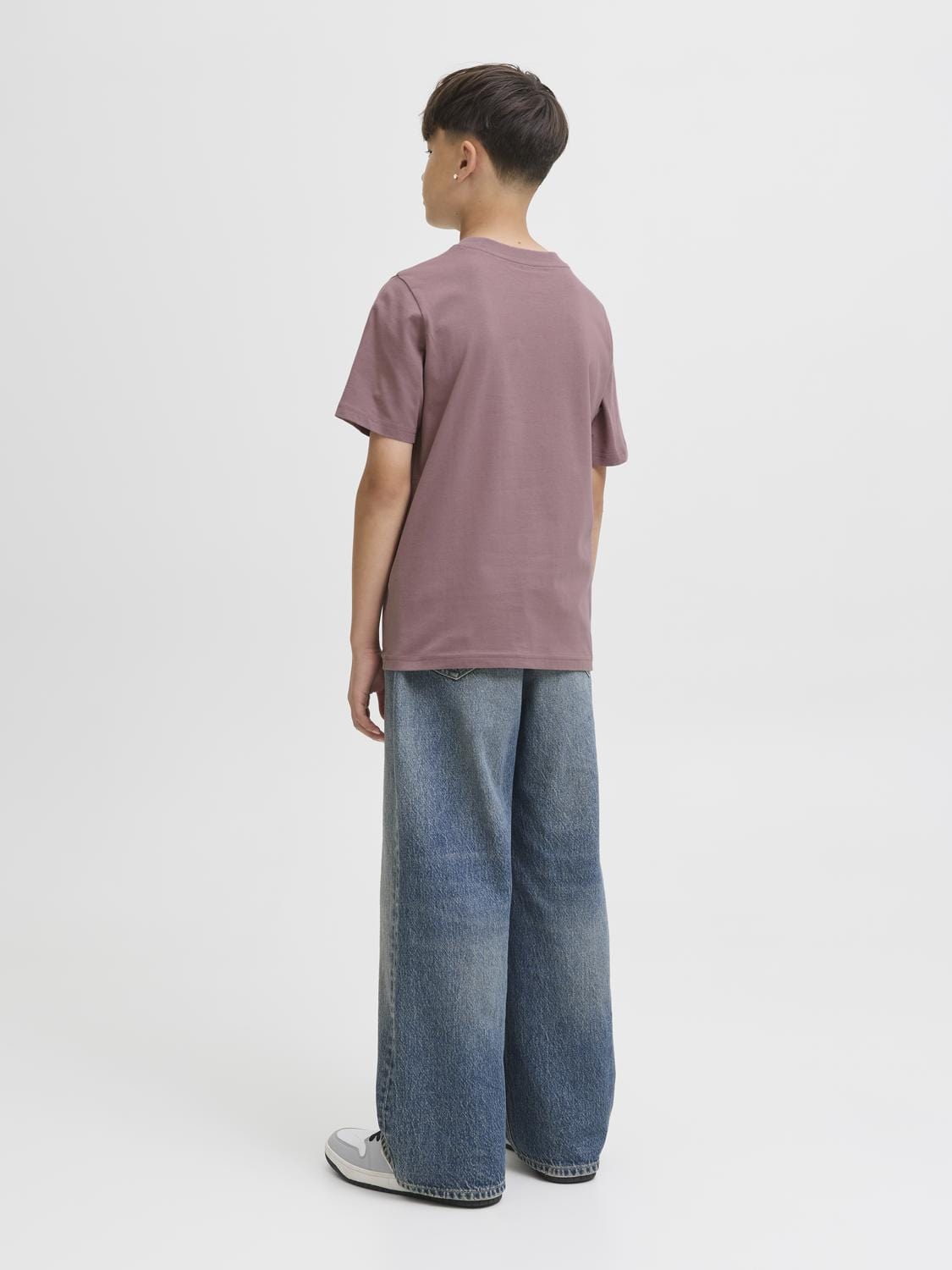 model_shot-back