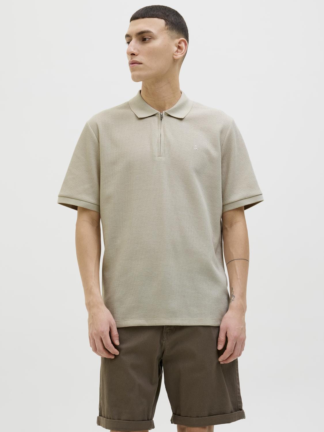 model_shot-front