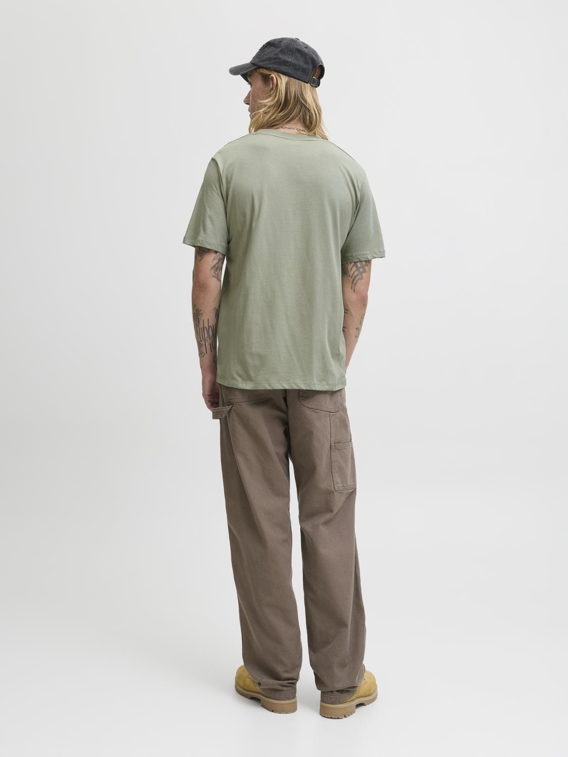 model_shot-back