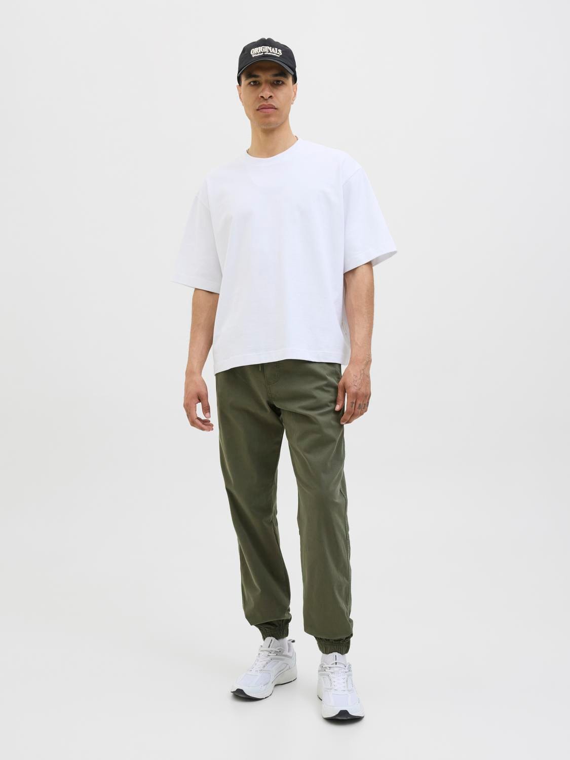 model_shot-front_full