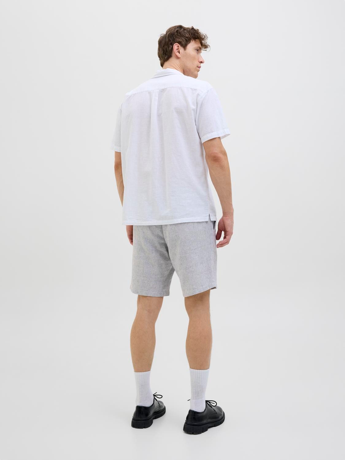 model_shot-back