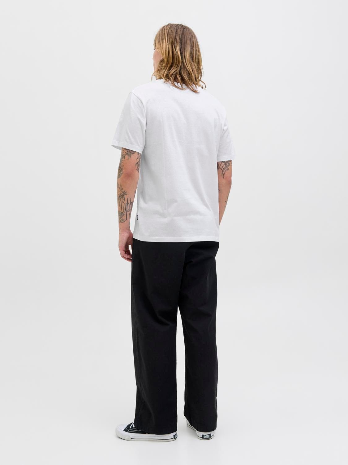 model_shot-back