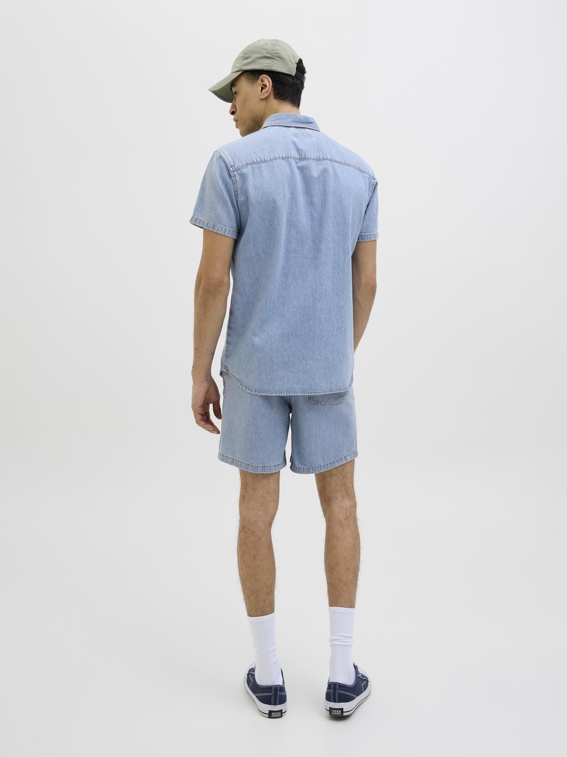 model_shot-back