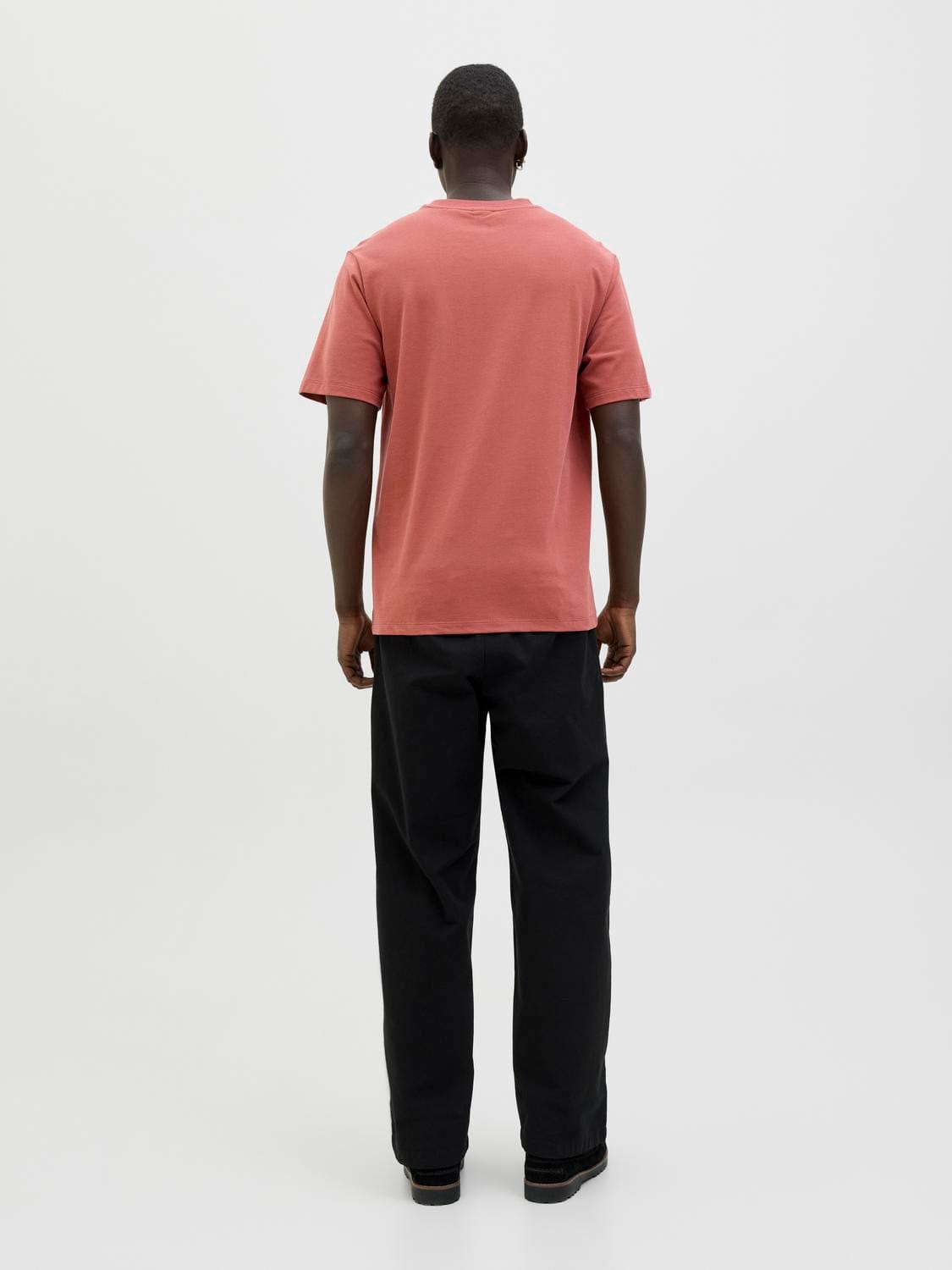 model_shot-back