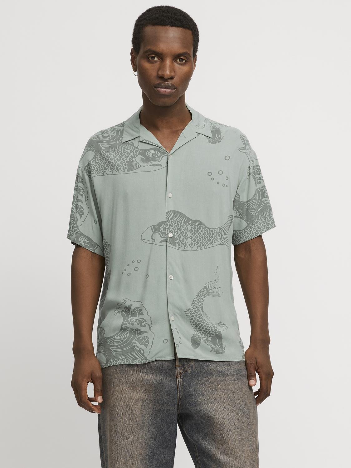 model_shot-front