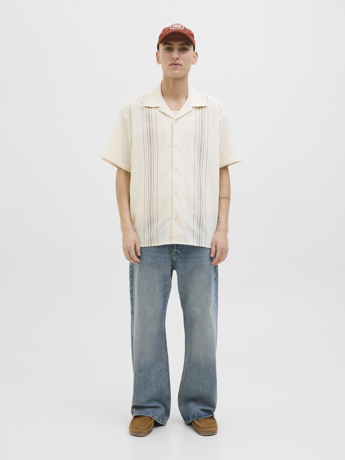 model_shot-front_full