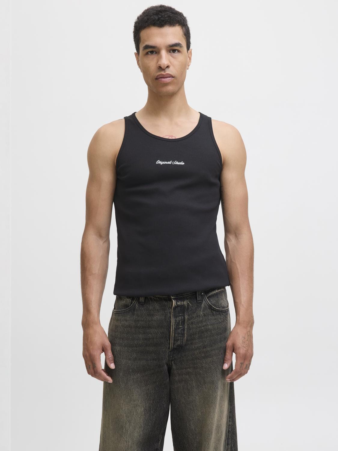 model_shot-front