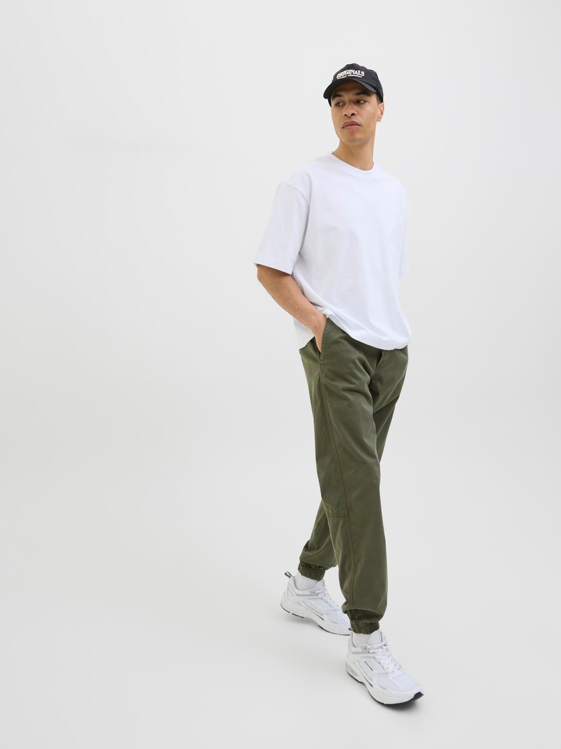 model_shot-creative